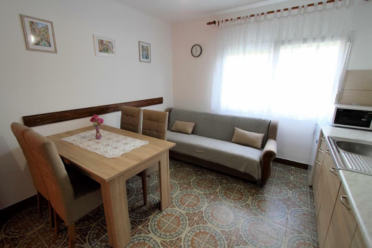 Nikolina I Katarina Apartment Otocac Exterior photo